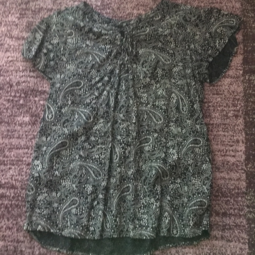 Old Navy Blouse 🌎